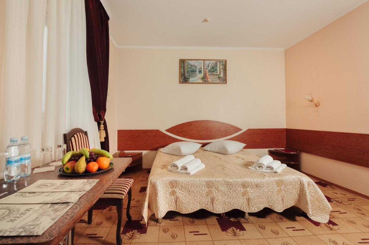 Stanislavskiy Dvir Hotel Ivano-Frankivsk Luaran gambar